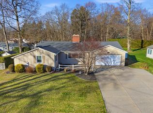 17 Laurence Dr, West Springfield, MA 01089