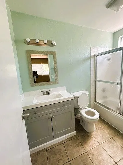 Bathroom (Master)