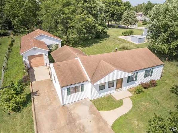 2905 Gladwood Dr, Saint Louis, MO 63129