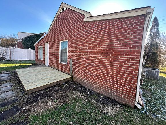 5th image of 905 S Kentucky Ave