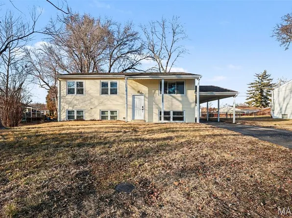 11983 Holly Brook Dr, Maryland Heights, MO 63043