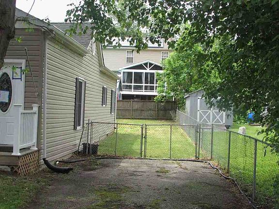 3rd image of 3837 3rd St