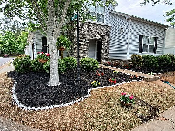 3rd image of 650 W Oaks Dr