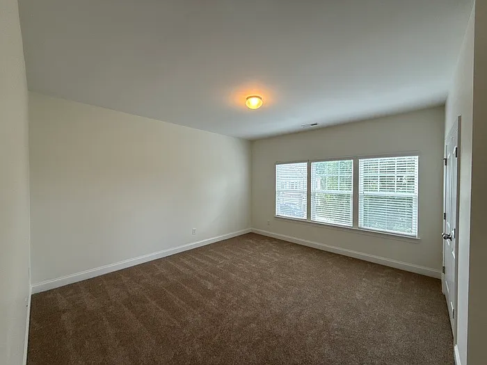 1019 Dunhill Ln — Photo 22