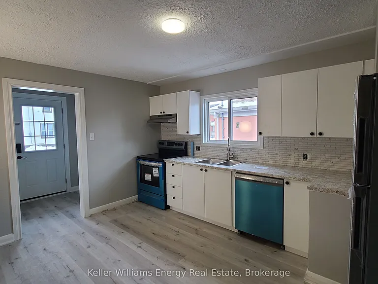 201 Celina St #UPPER — Photo 2