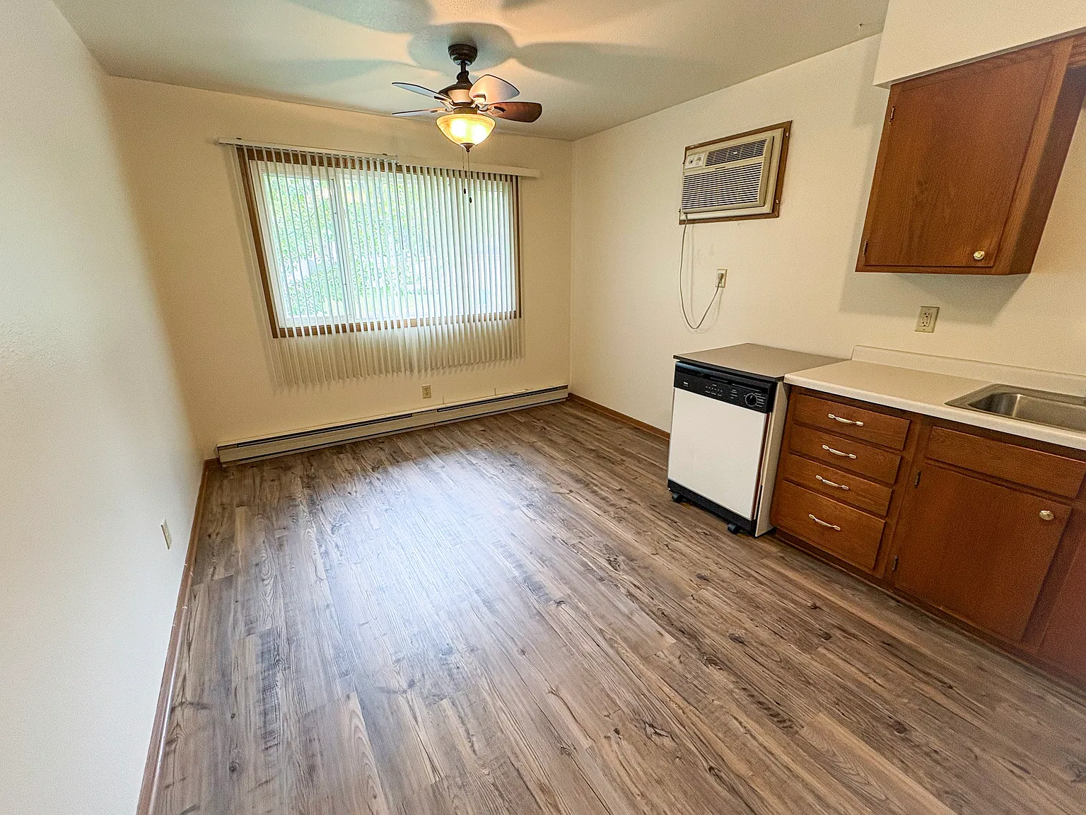 2 bed, 900 sqft, $1,185 — Photo 2