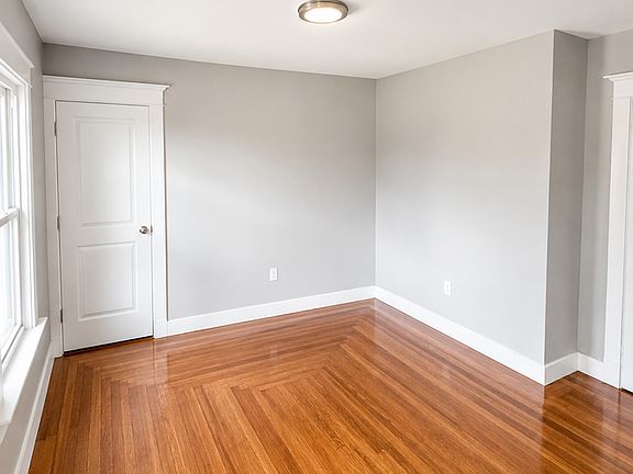 5th image of 32 Alstrum St #2