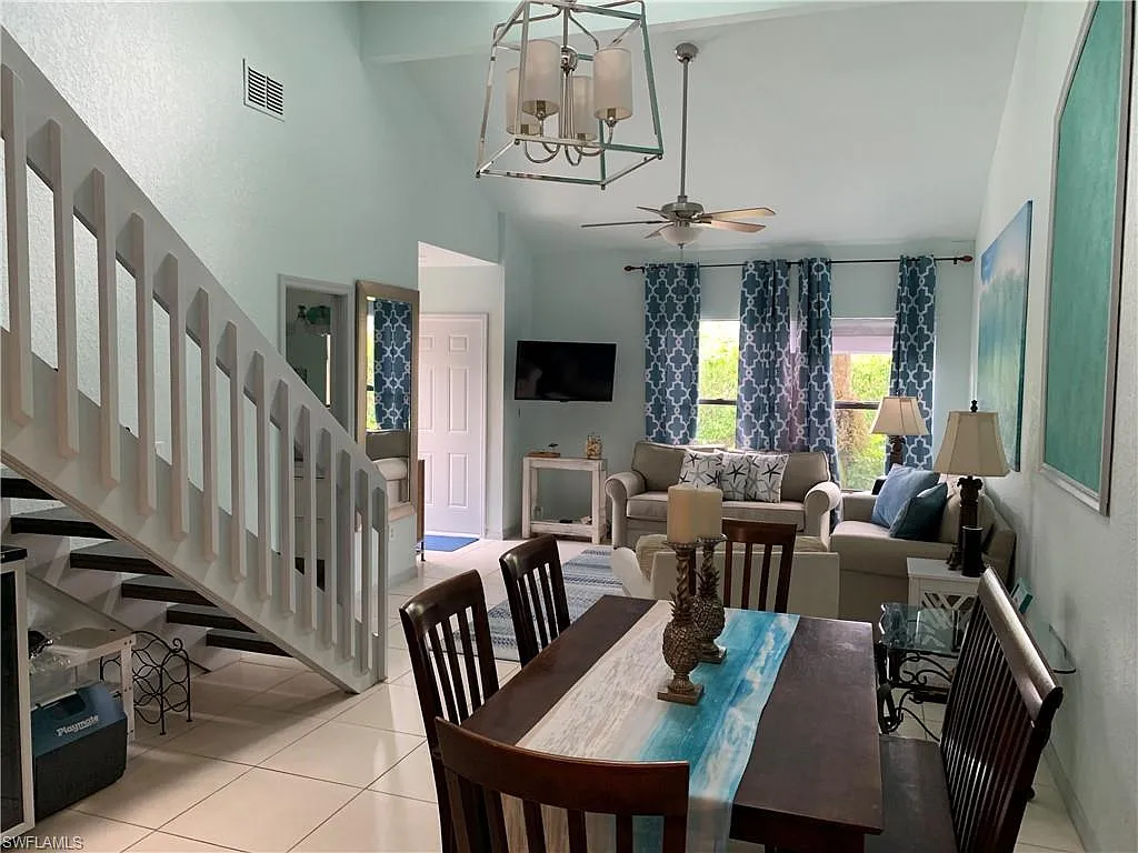 2 bed, 2.5 bath, 1360 sqft, $2,400 — Photo 2