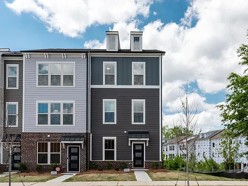 2923 W Trade St Photo 1