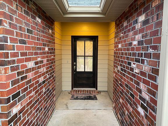 3rd image of 214 Beaconwood Dr