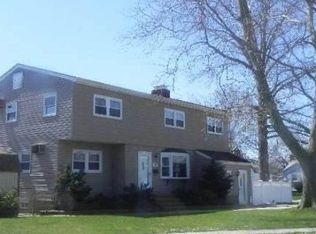 19 Lincoln Rd N, Plainview, NY 11803