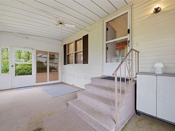 2nd image of 1515 Lee Ln