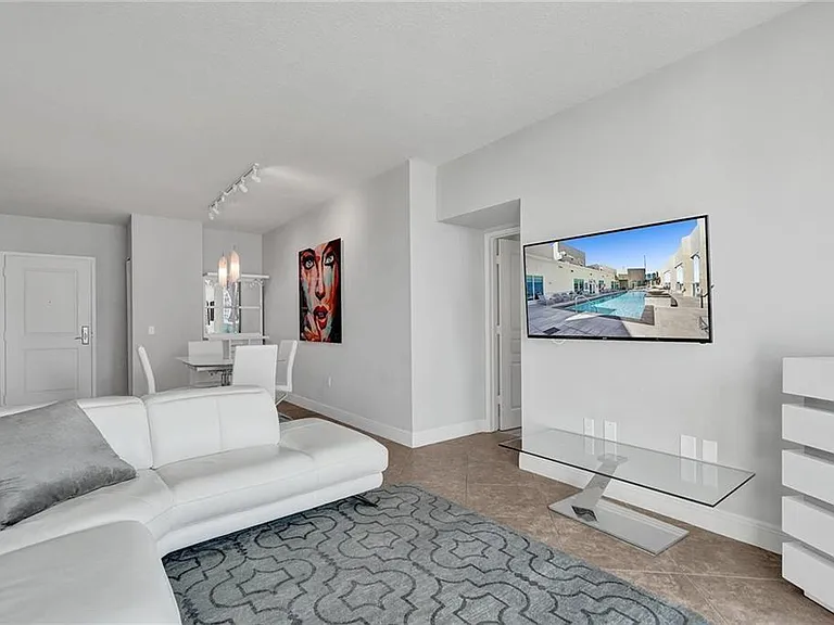 350 SE 2nd St #1720 — Photo 12