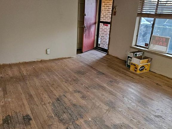 3rd image of 1420 S Ingalls Street
