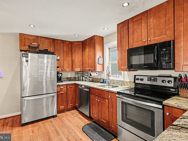 7409 Lake Dr — Photo 8