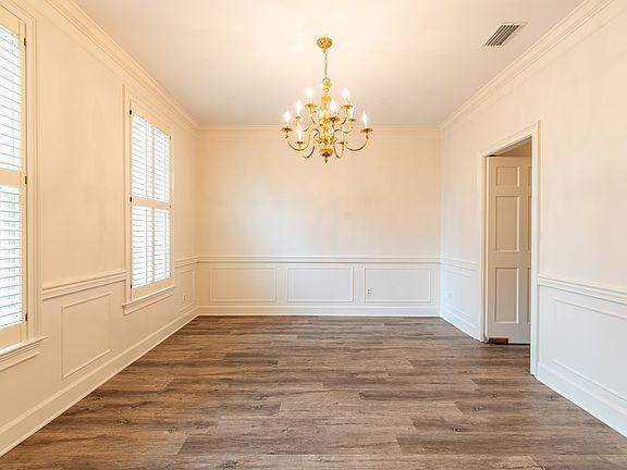 5th image of 1007 Charleston Pl