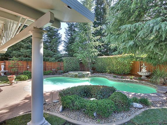 5th image of 1501 Blue Ln