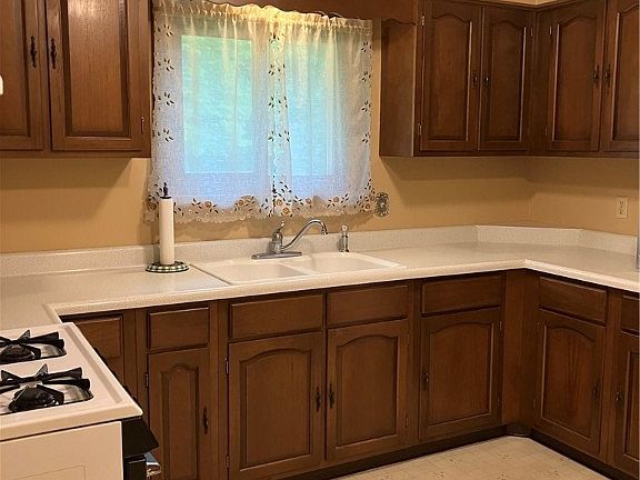 4th image of 2399 Kosiorek Dr