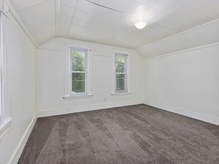 44 Grove St NE — Photo 16