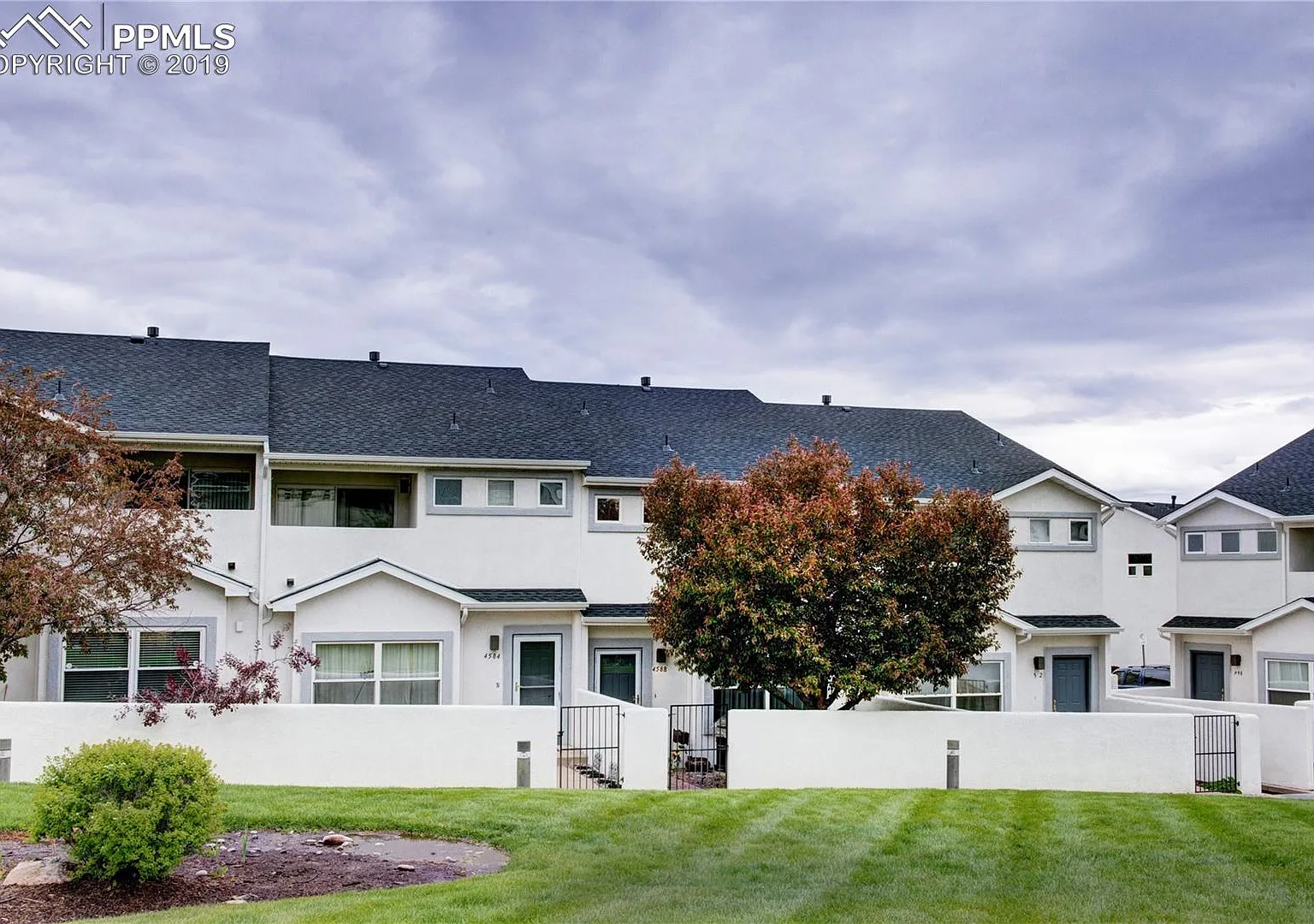 3 bed, 1403 sqft, $2,100 — Photo 1