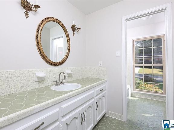 5th image of 2339 Dartmouth Dr