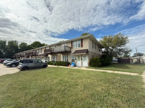 1306 Arthur Ave #13, Charleston, IL 61920