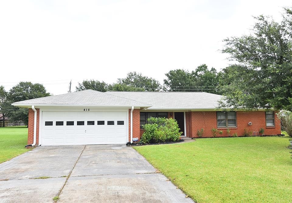 1st image of 415 Willow Ln