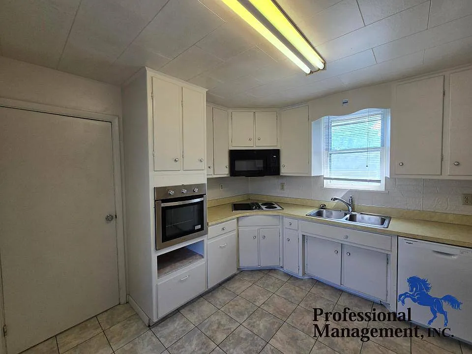 711 N 24th St in Billings, MT 59101 — Photo 4