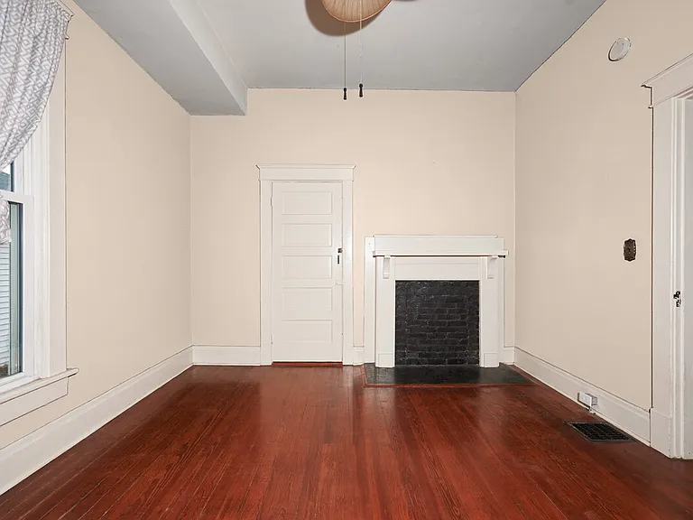 207 N Oak St #A — Photo 8