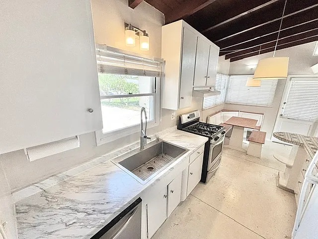 3 bed, 1192 sqft, $3,495 — Photo 3