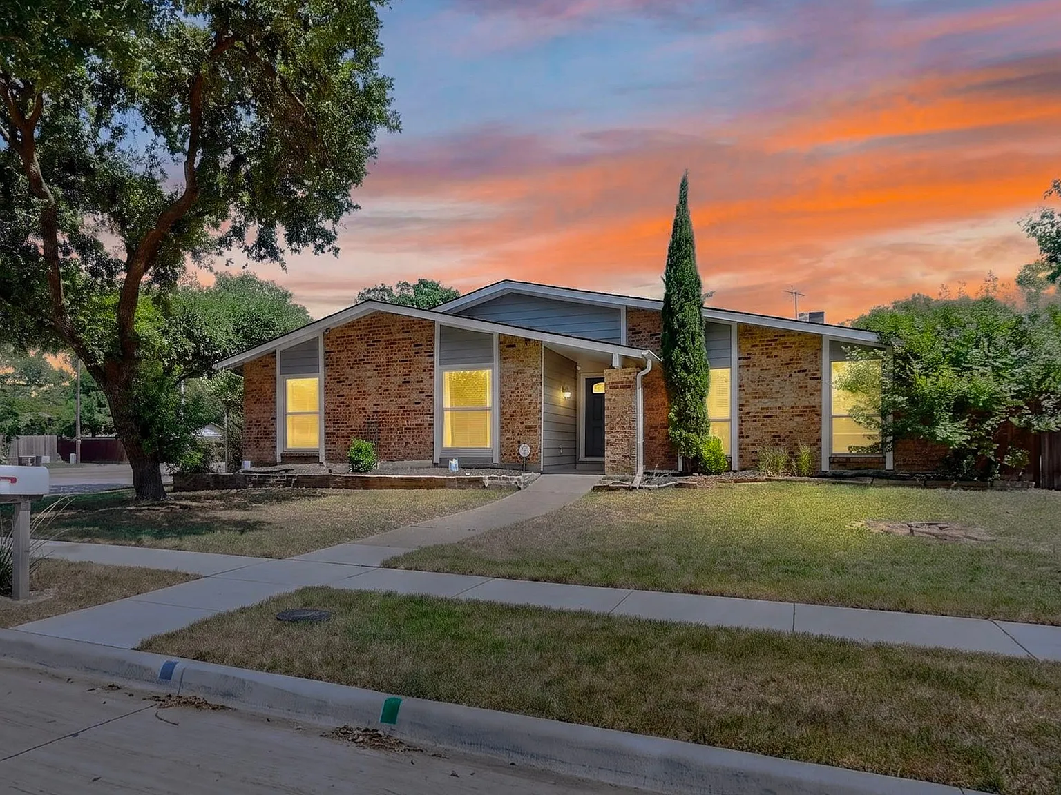 3 bed, 1966 sqft, $2,600 — Photo 2
