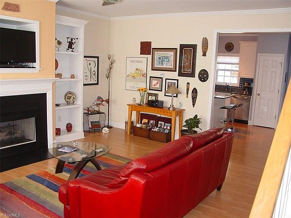 3rd image of 4465 Baylor St