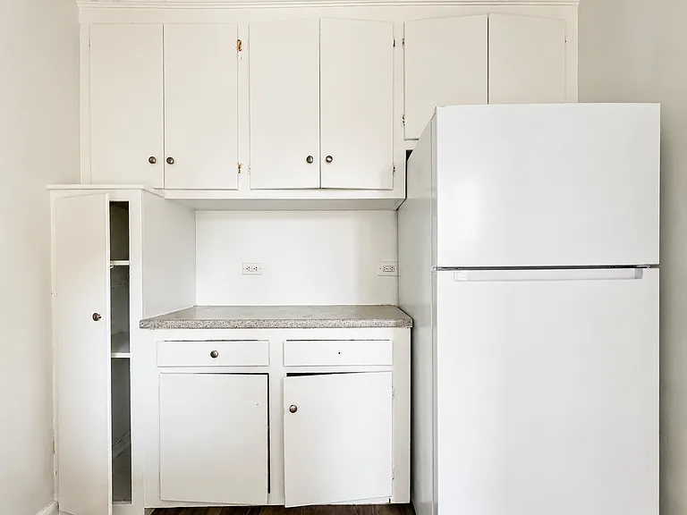 2409 E 3rd St #5F — Photo 9