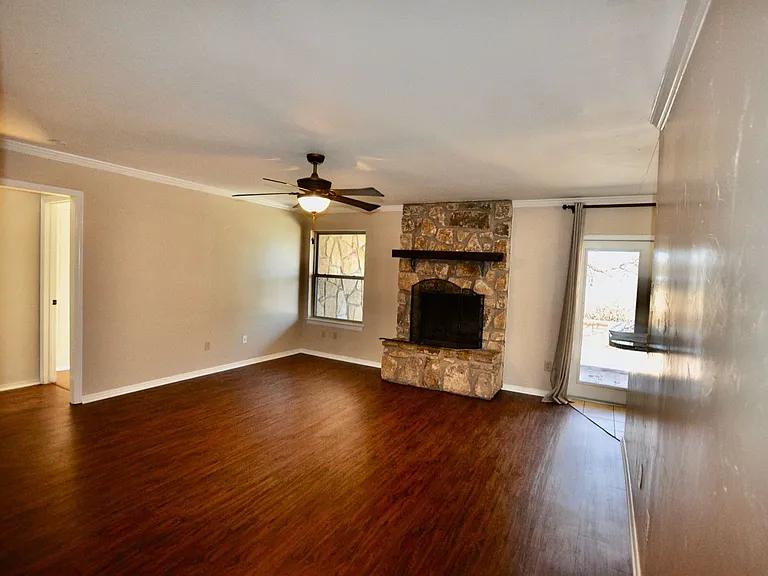 6212 Granbury Hwy — Photo 8