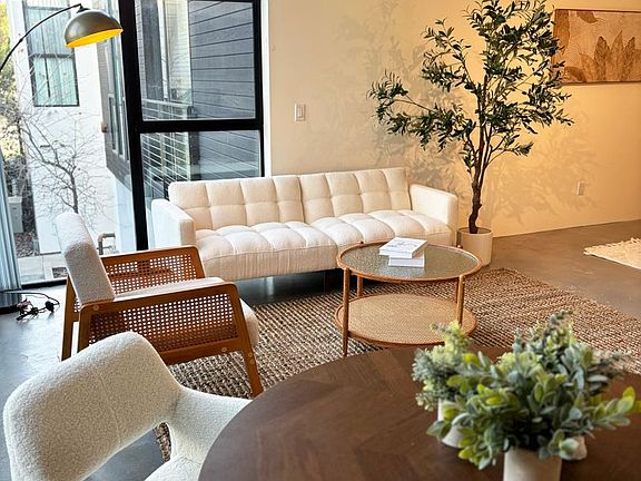 5th image of 3045-3057 Broadway #6