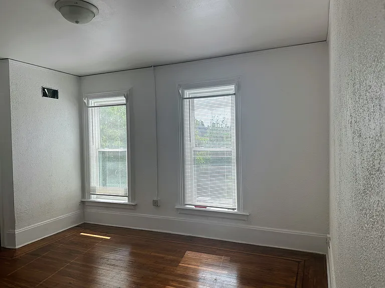 1624 N Van Buren St — Photo 8