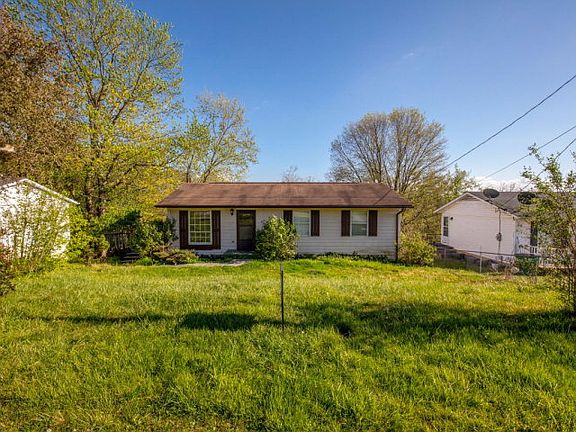 2nd image of 520 Sunnyside Ln