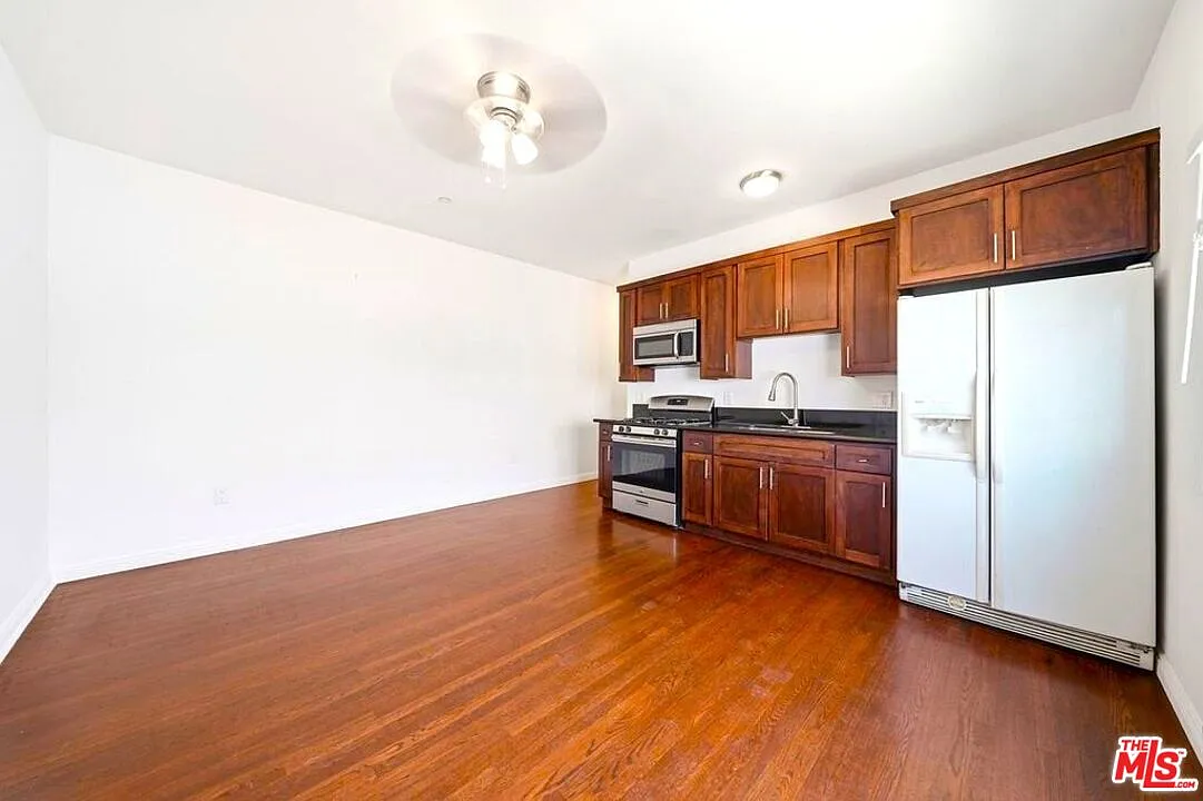 2 bed, 1.0 bath, 700 sqft, $2,350 — Photo 4