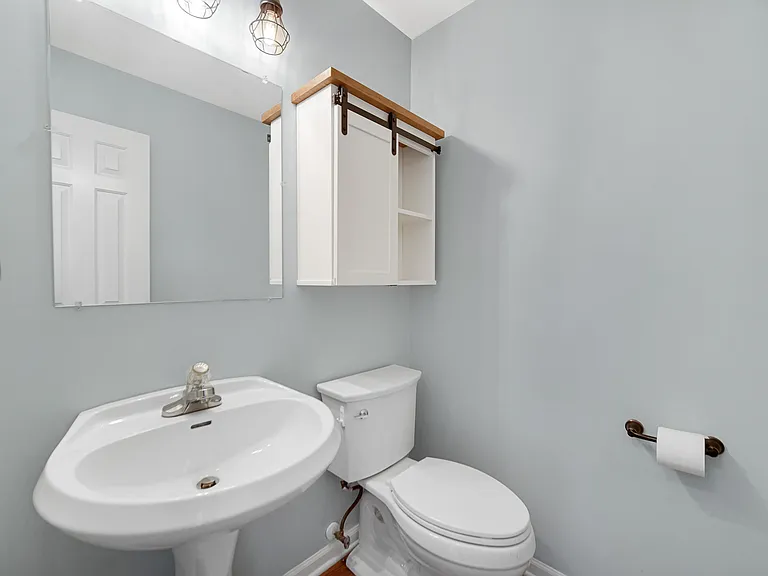 310 Cornwall Cir — Photo 30