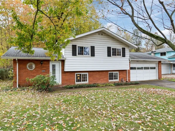 4958 Hampton Dr, North Olmsted, OH 44070