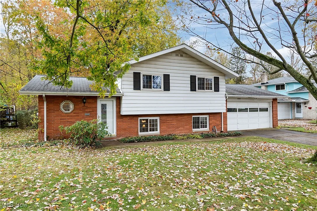 4958 Hampton Dr photo 1