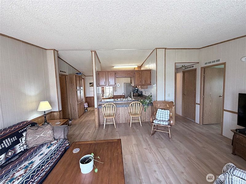 3rd image of 731 Thomas Road