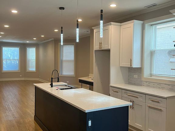 3rd image of 4901 W Hutchinson St #1