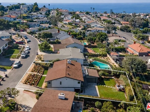 221 Via Los Miradores, Redondo Beach, CA 90277
