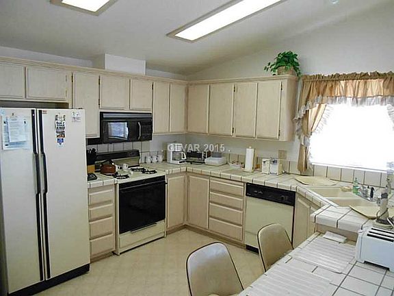 3rd image of 595 Lake Superior Ln