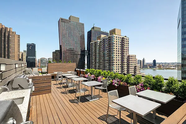 Rented by Greystar | media 93