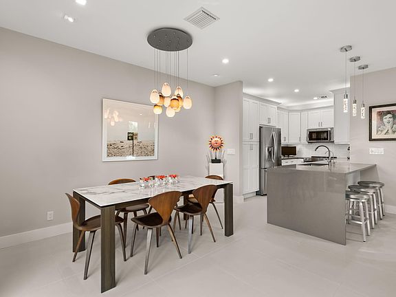 4th image of 420 SW 14th Court