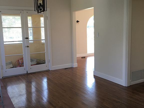 4th image of 5341 Navarro St
