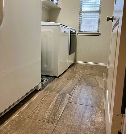 4th image of 2916 Coral Way