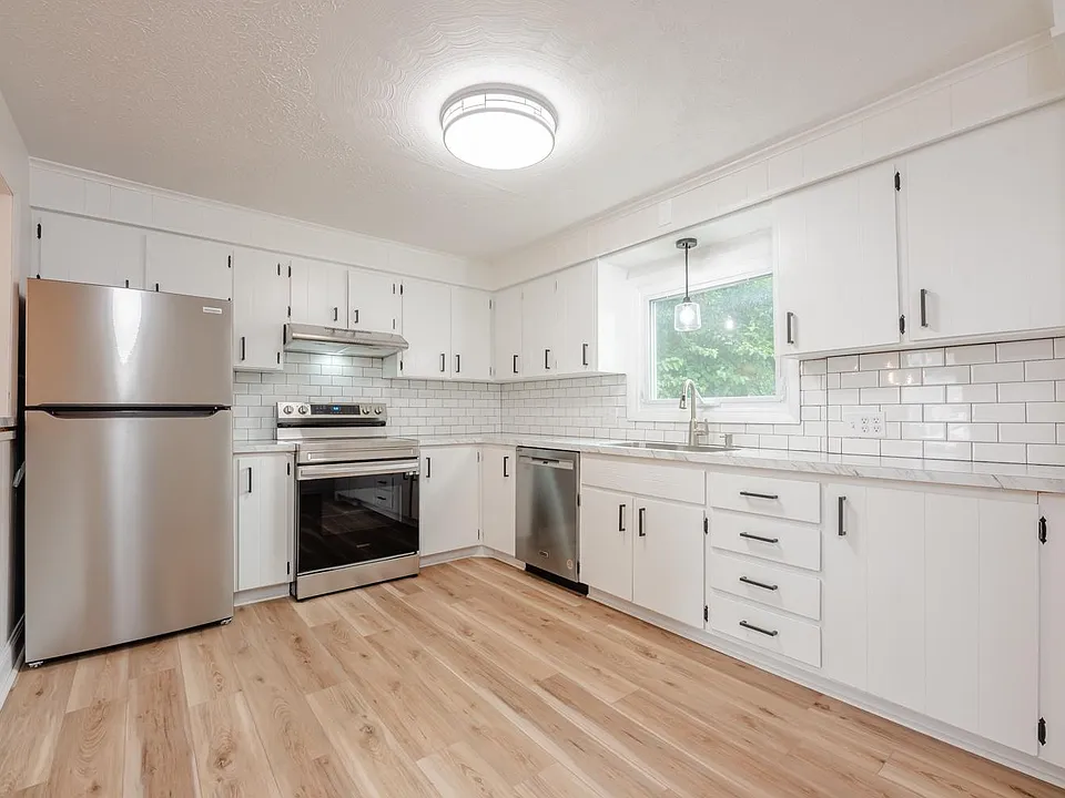 200 Cooper Rd